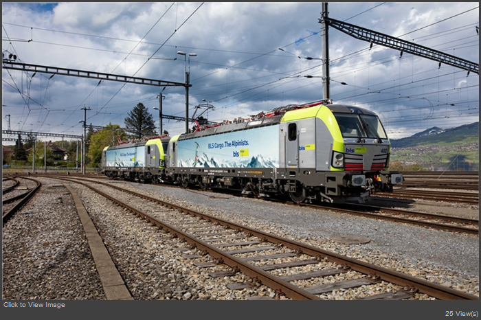 BLS Cargo Vectron Re 475 402, 405.jpg