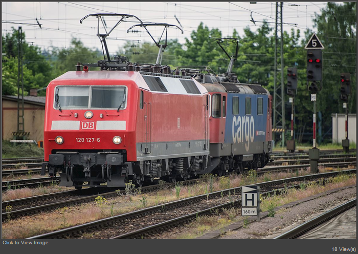 120-127-6-und-sbb-421-371-6-in-singen-hohentwiel.jpg